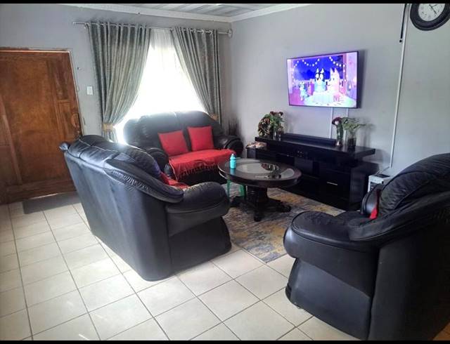 3 BEDROOM HOUSE FOR SALE IN MELVILLE